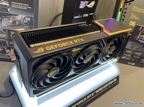 ROG夜神RTX 5090 20周年缅念念卡发布：4槽巨兽解锁800W！